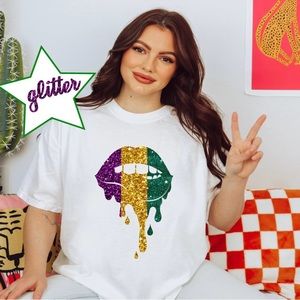 NWT‎ Mardi Gras Glitter Lips Tee